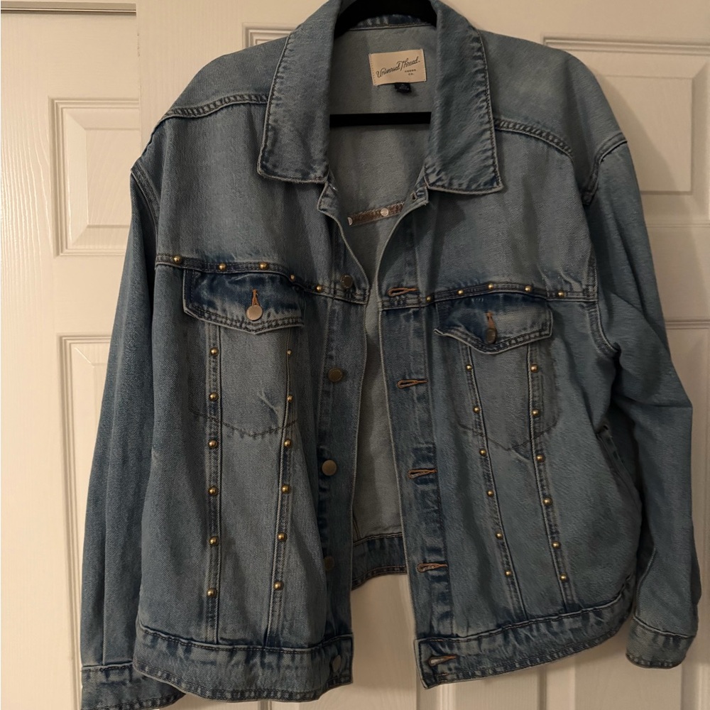 NWOT‼️ Women's Studded Denim Trucker Jacket